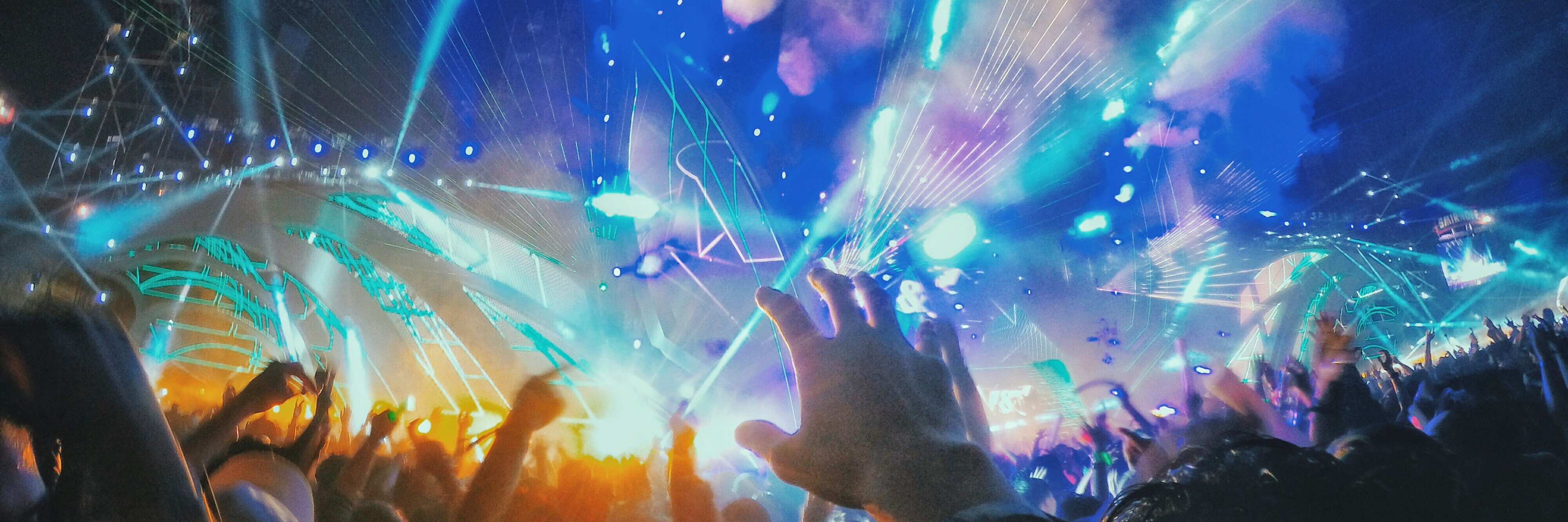 comsisue's profile banner image
