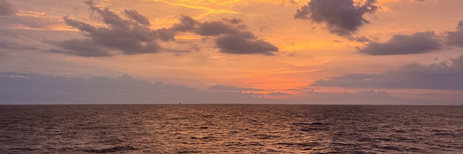 uwatataps's profile banner image