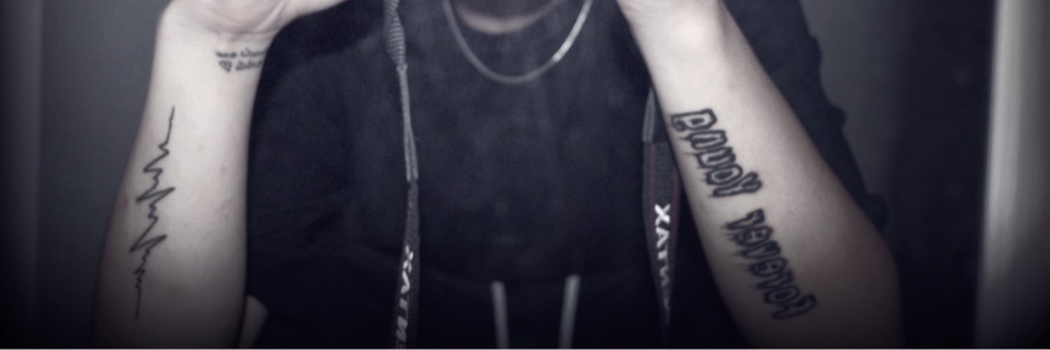 7_iz's profile banner image