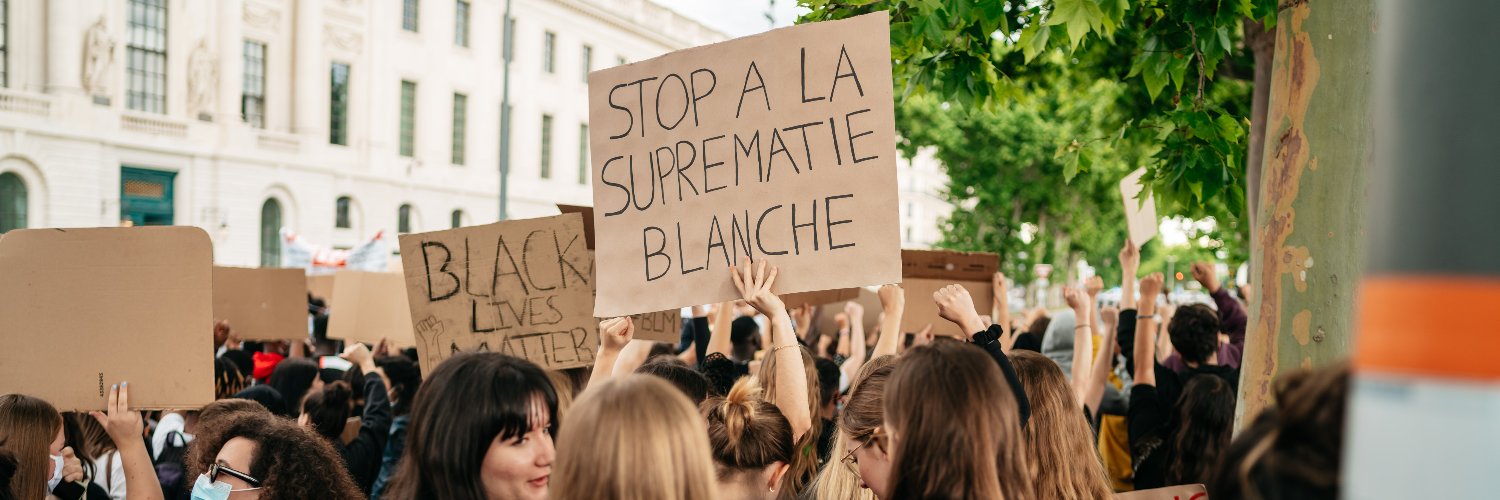 lafrancecachee's profile banner image