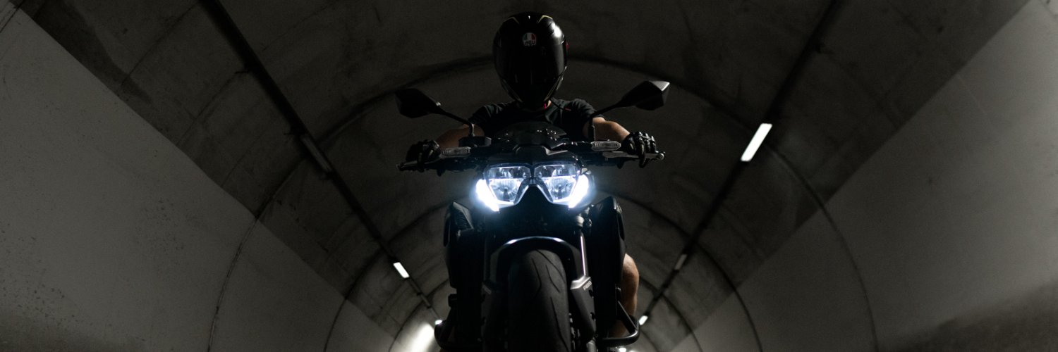 zMiiKe's profile banner image