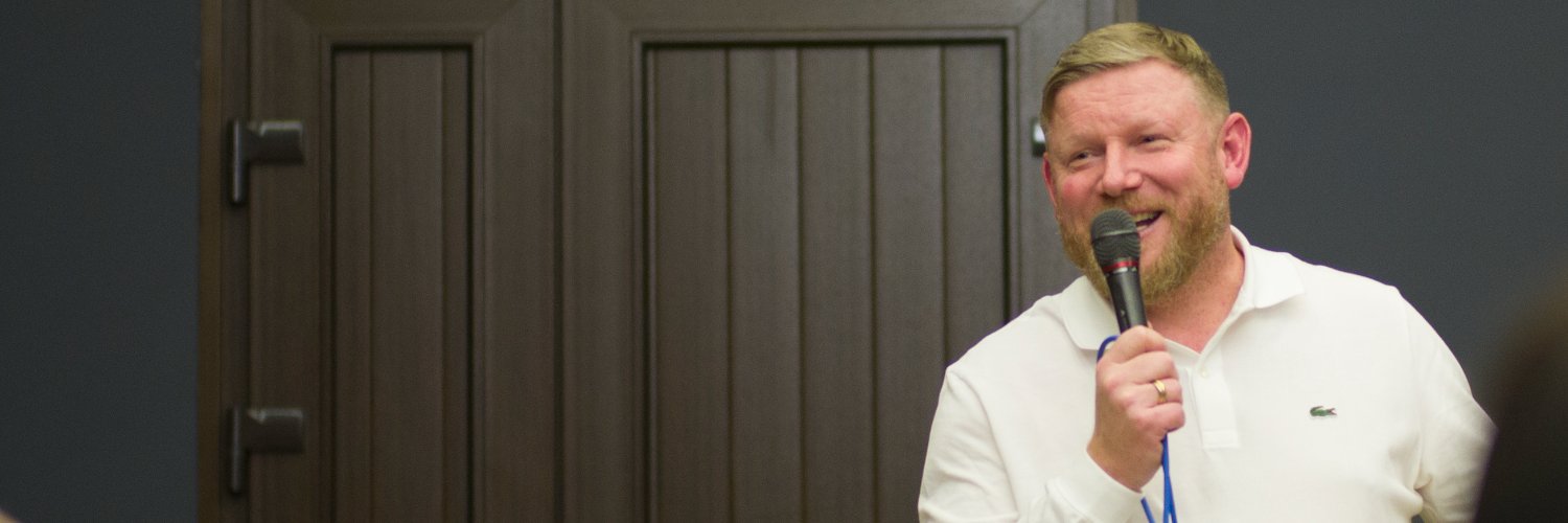 apeske's profile banner image