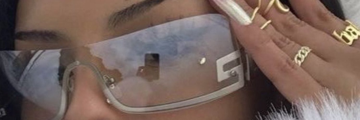bruna___g's profile banner image