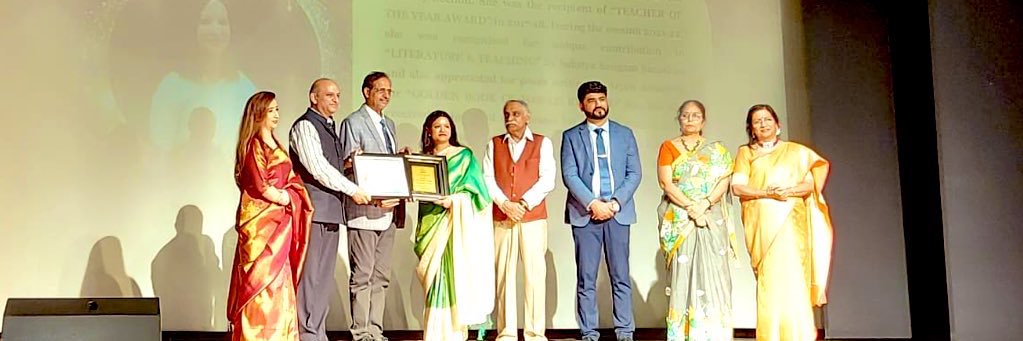 पुष्पा तिवारी banner