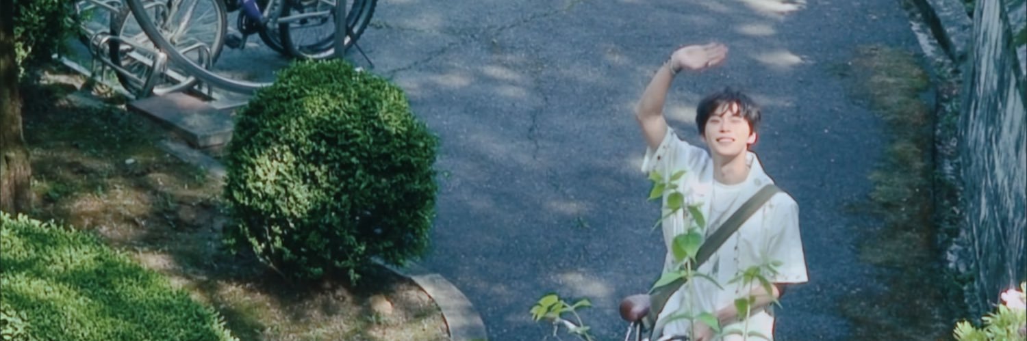 저화질의 도영 banner