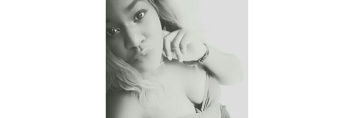 love_leony's profile banner image