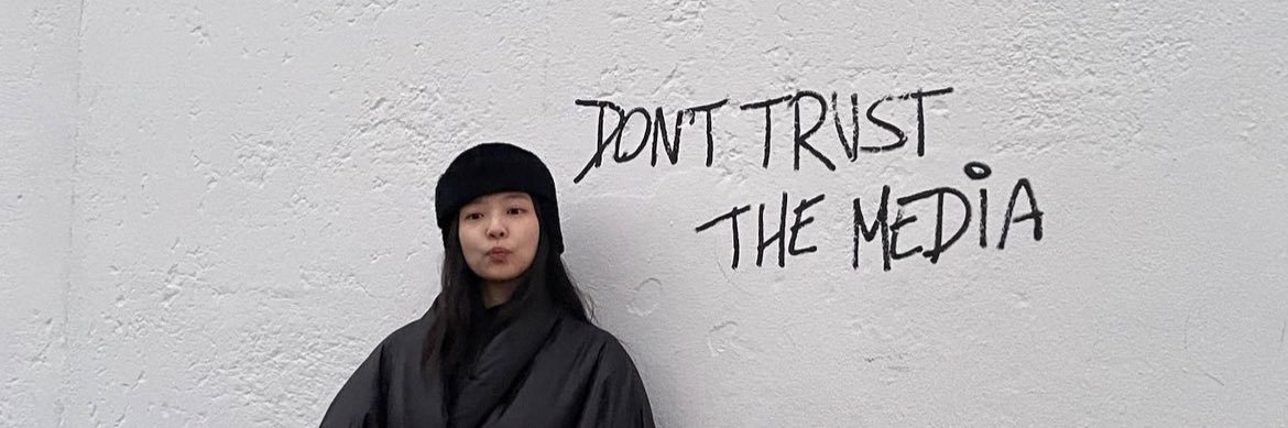 シ ア banner