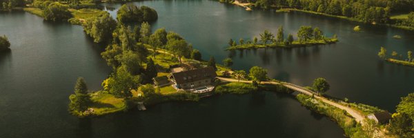 LogHouseHoliday Profile Banner