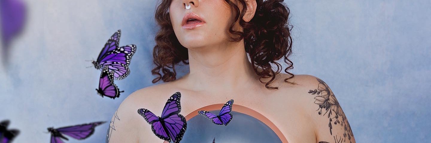 Christina's Captures banner