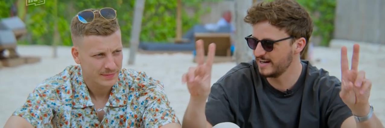 Sarah 🐈‍⬛ banner