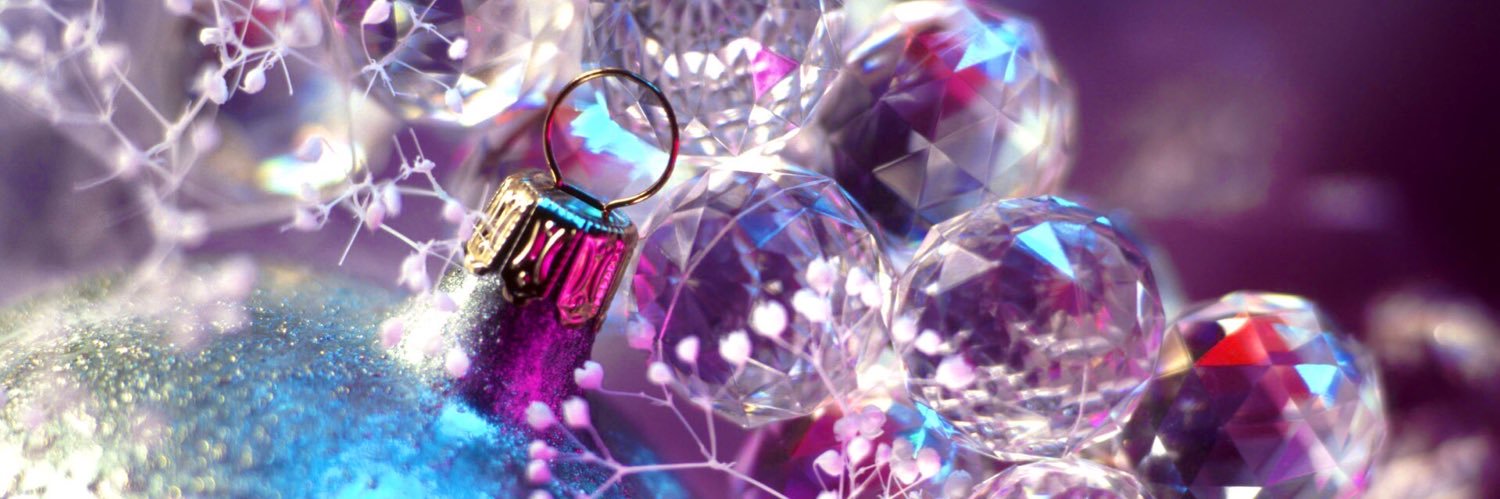 loolering's profile banner image