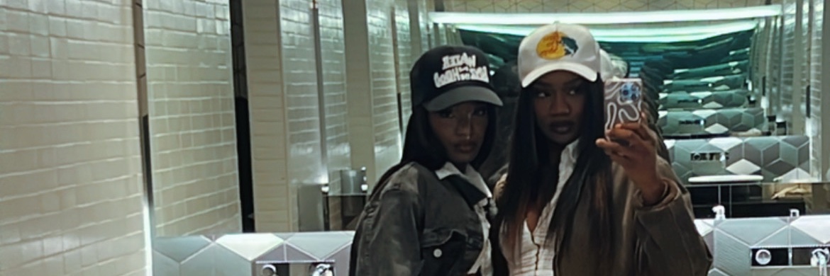 TopModelAeon's profile banner image