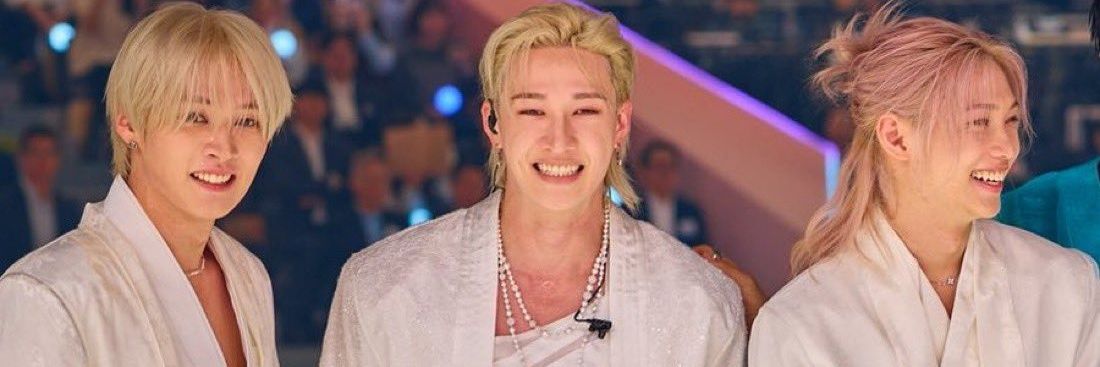 🆔 hunah seeing ATEEZ banner