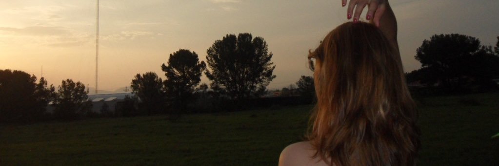 danielaariss's profile banner image