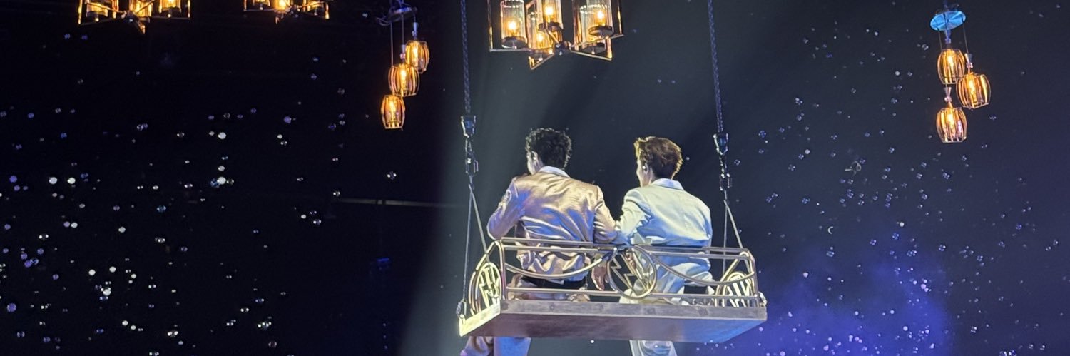 raeewang's profile banner image