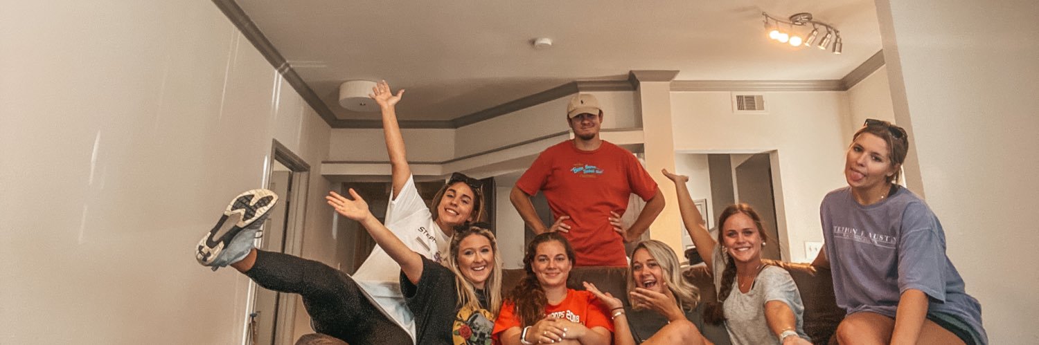 chloeweeks05's profile banner image