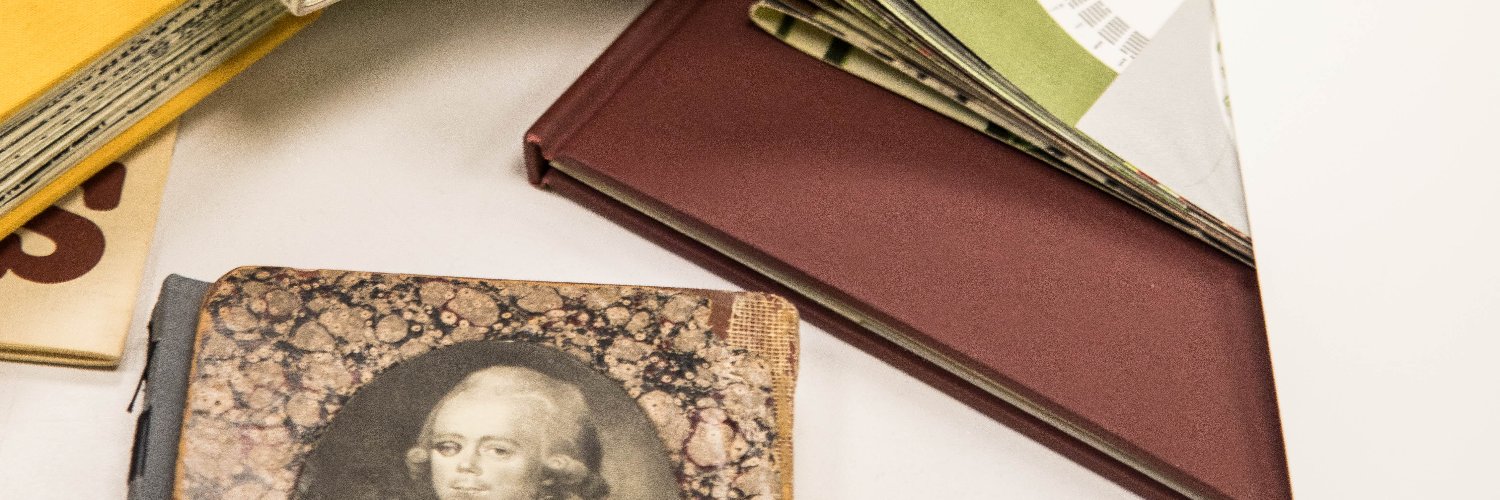 papermartine's profile banner image