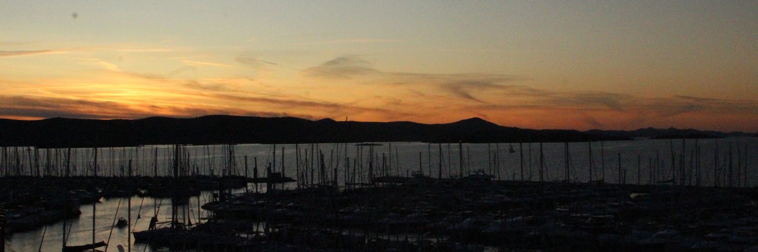 cin_simona's profile banner image
