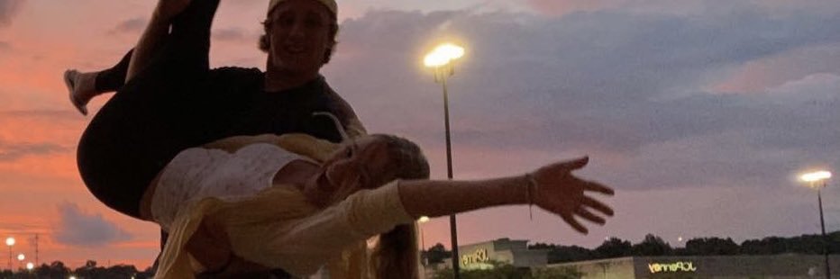 laineyb19's profile banner image