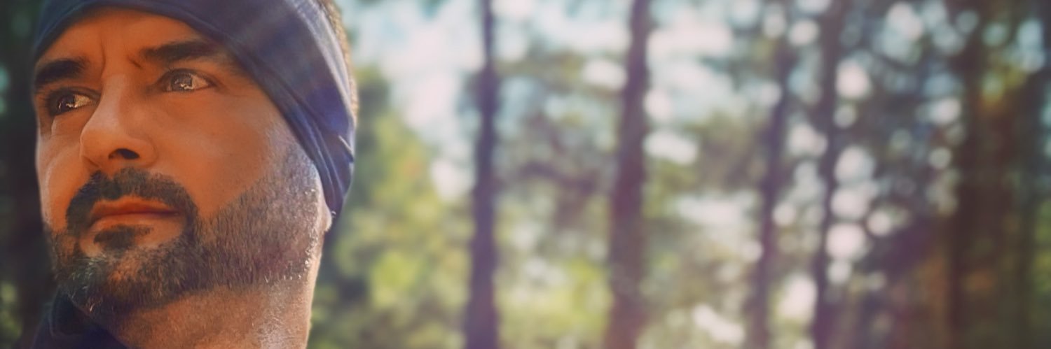 emorteo's profile banner image