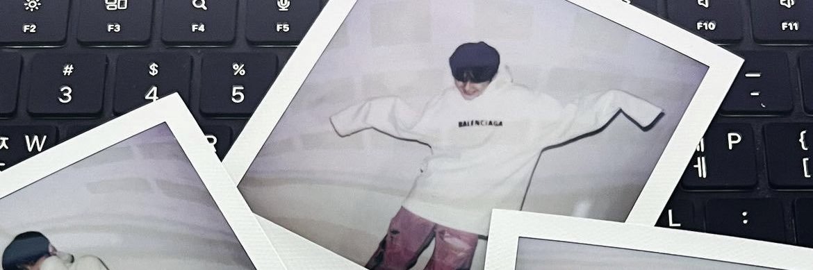 예 나 banner