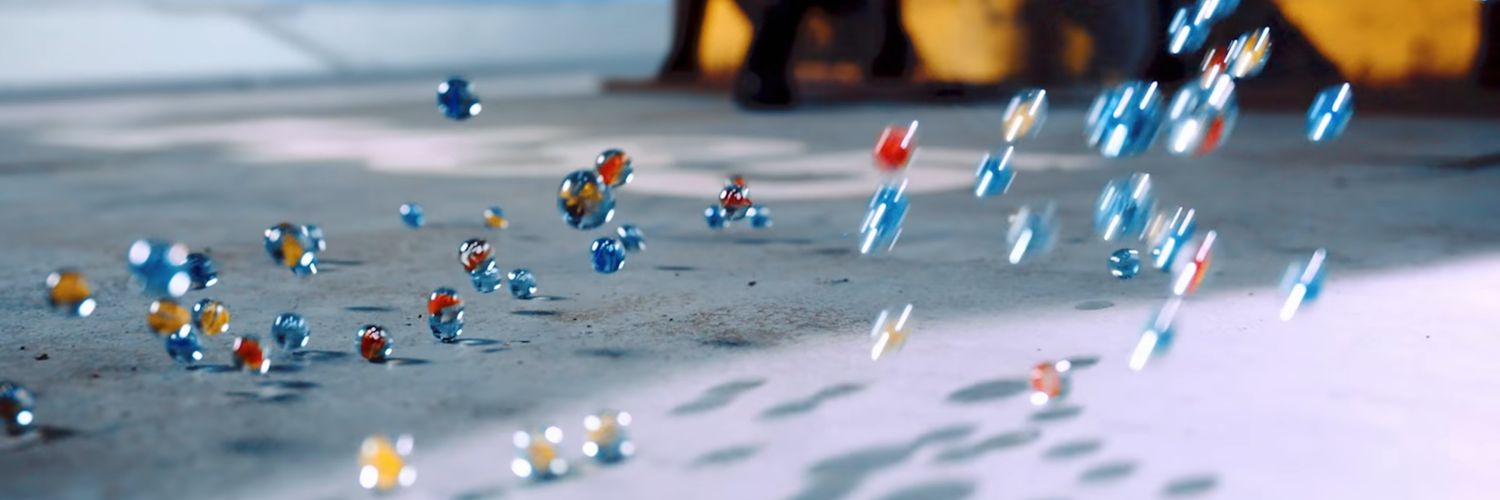 yualovee's profile banner image