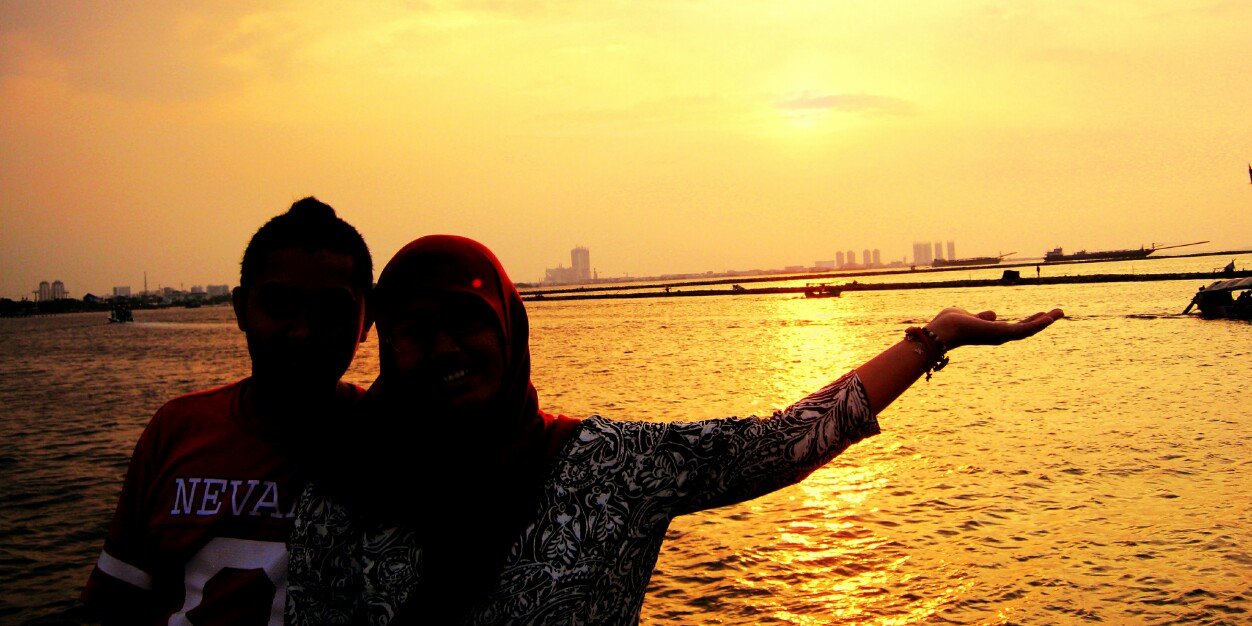 za_larasati's profile banner image