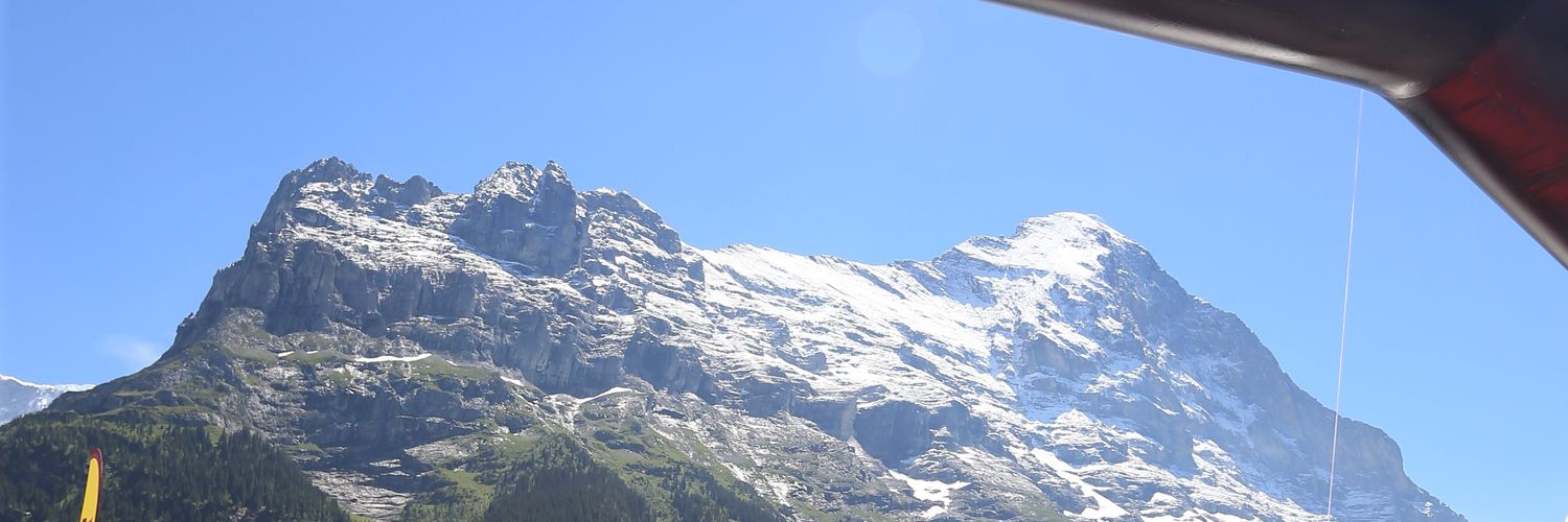 Twitter banner for @Roms
