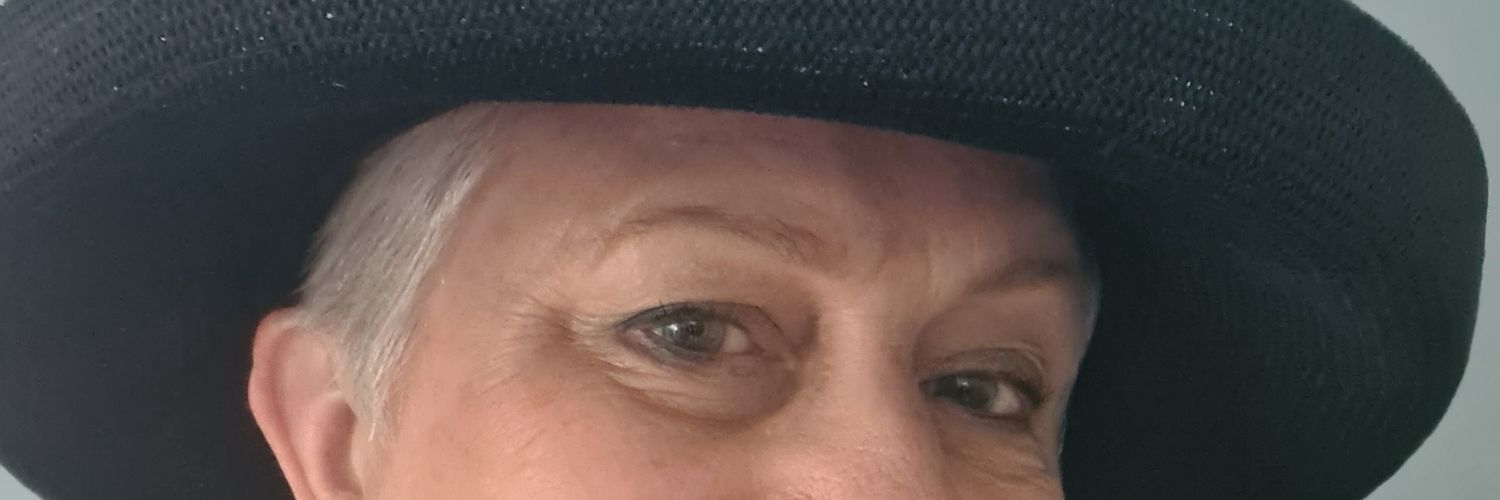 Lois with two EEs banner