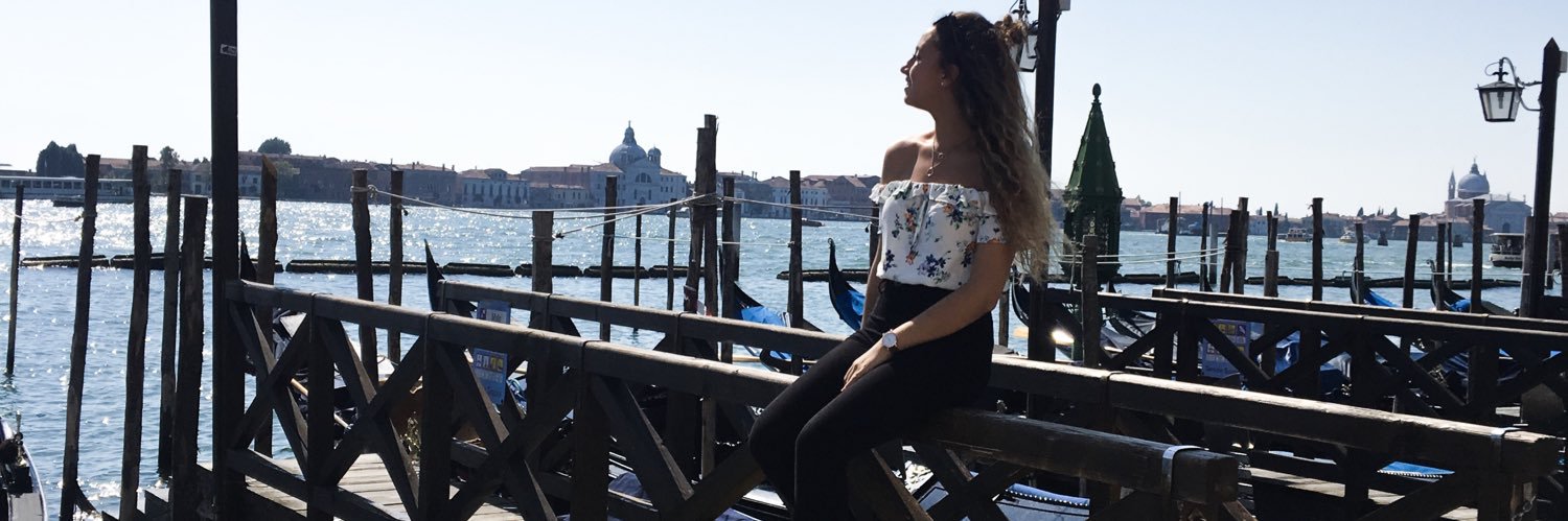 EstherLoovee's profile banner image