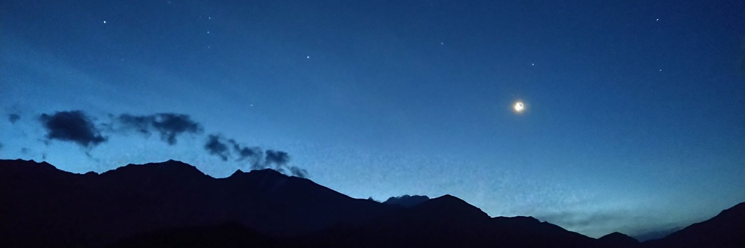 ValenNavarta's profile banner image