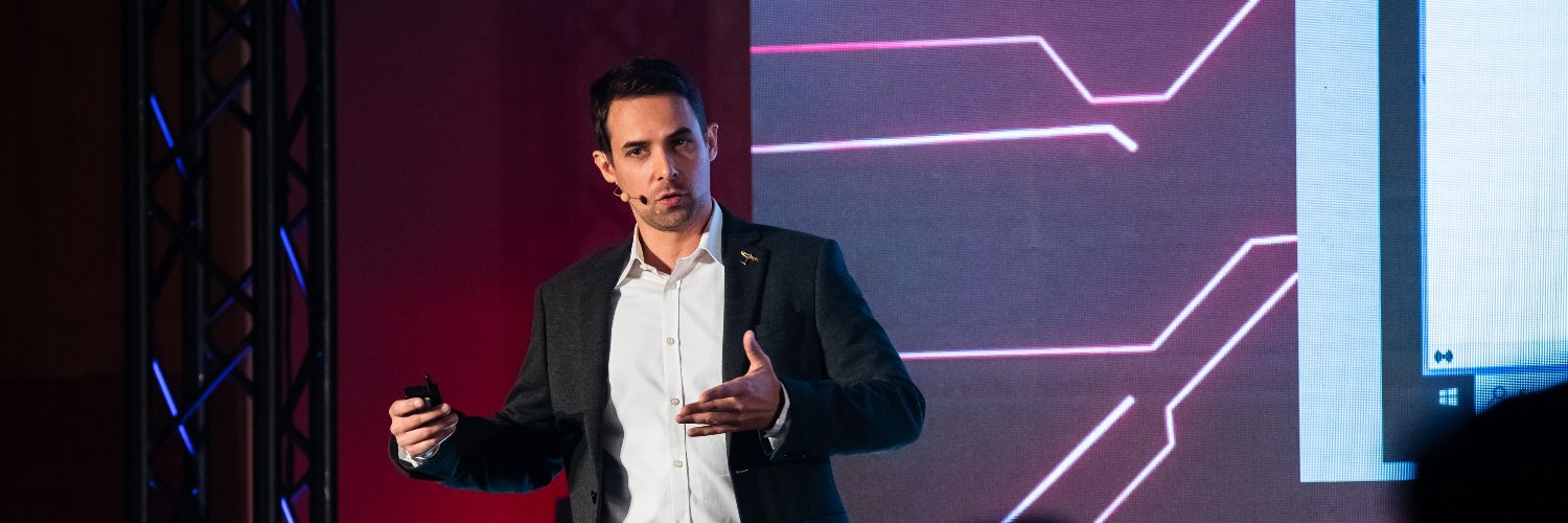 Robert_Lipovsky's profile banner image