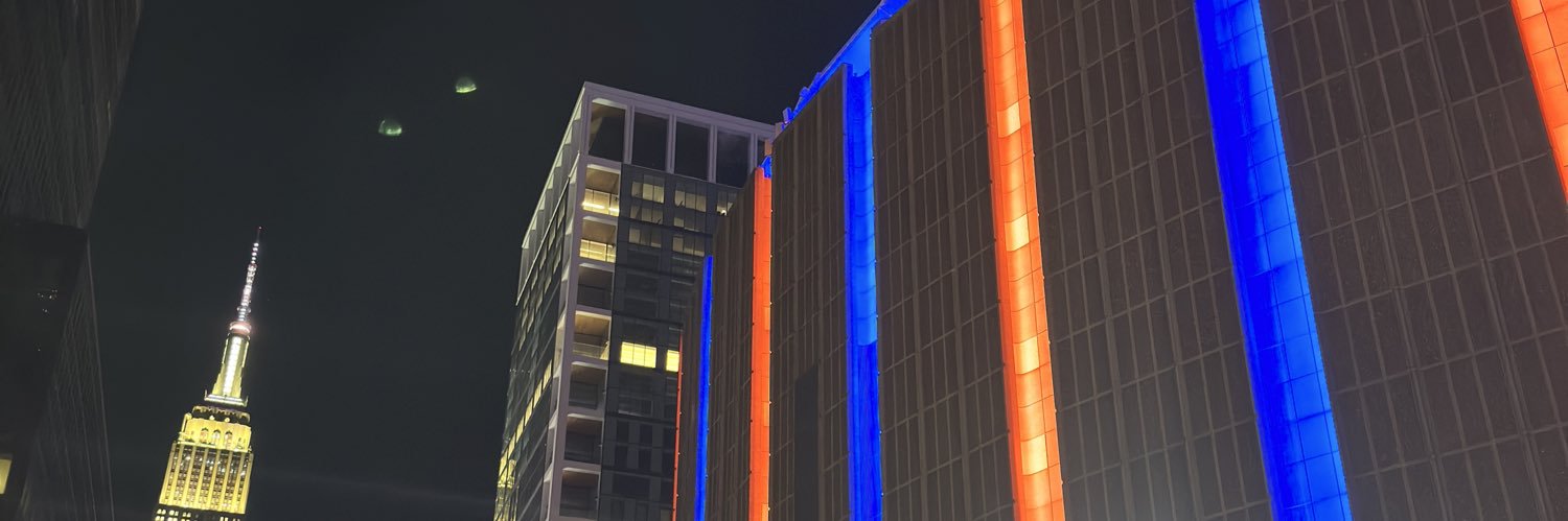 Alberto González banner