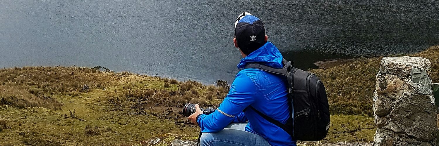 Andrés López banner