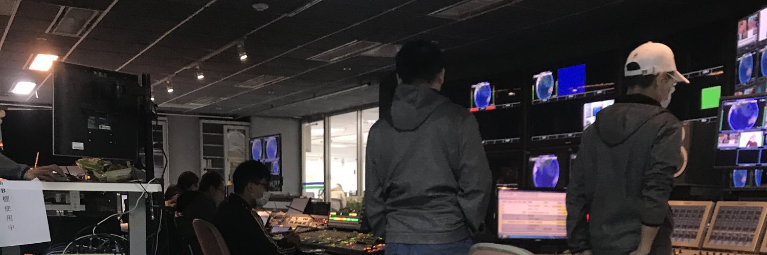 V2A's profile banner image