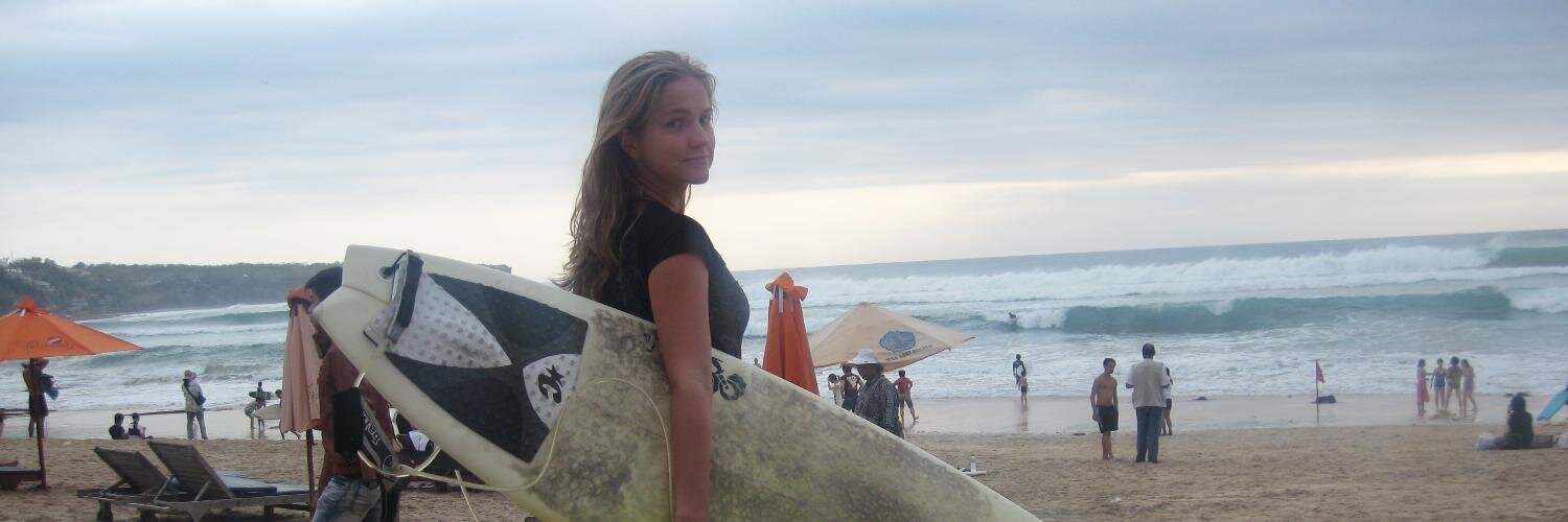 Laura Acklandiene banner