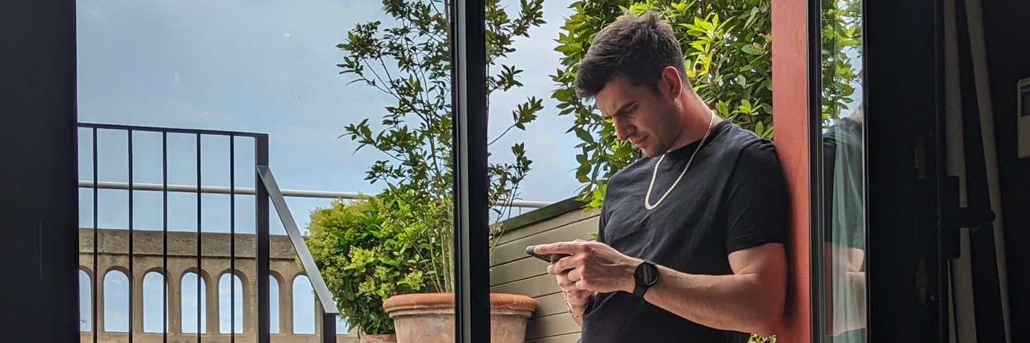 Crisendo's profile banner image