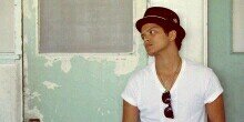 diniekam's profile banner image