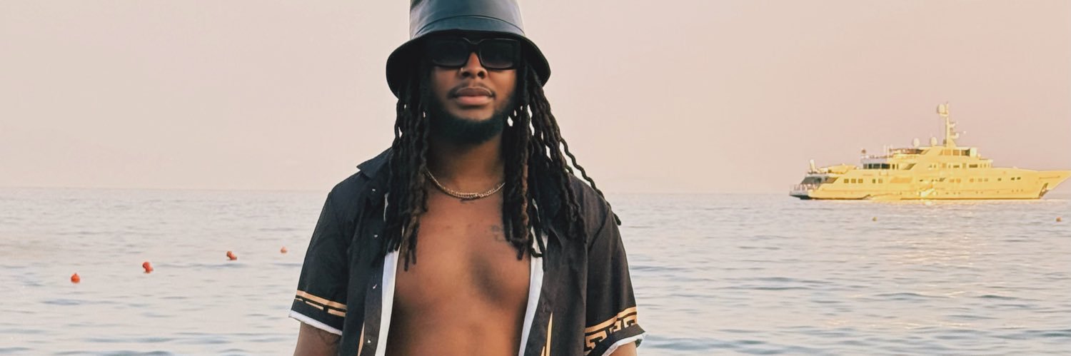 deesneyworld's profile banner image