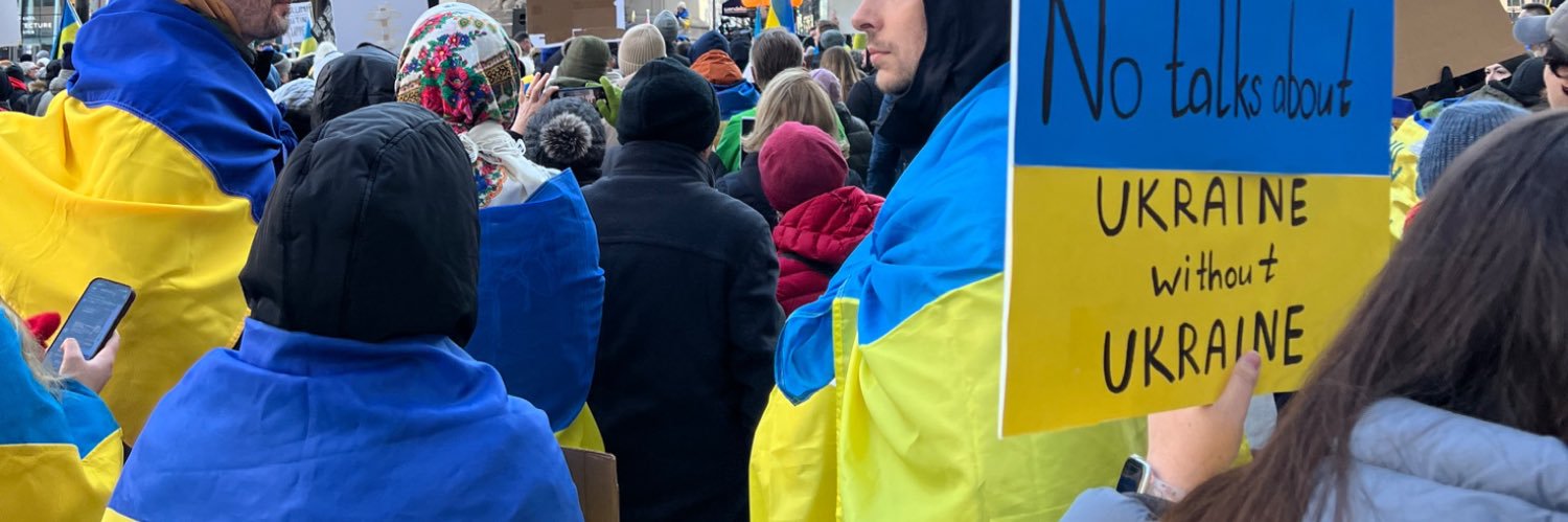 Yveline💛💙🇪🇺 banner