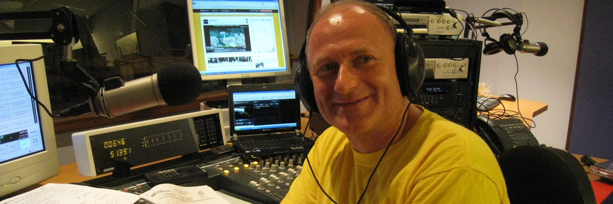 RadioInt's profile banner image