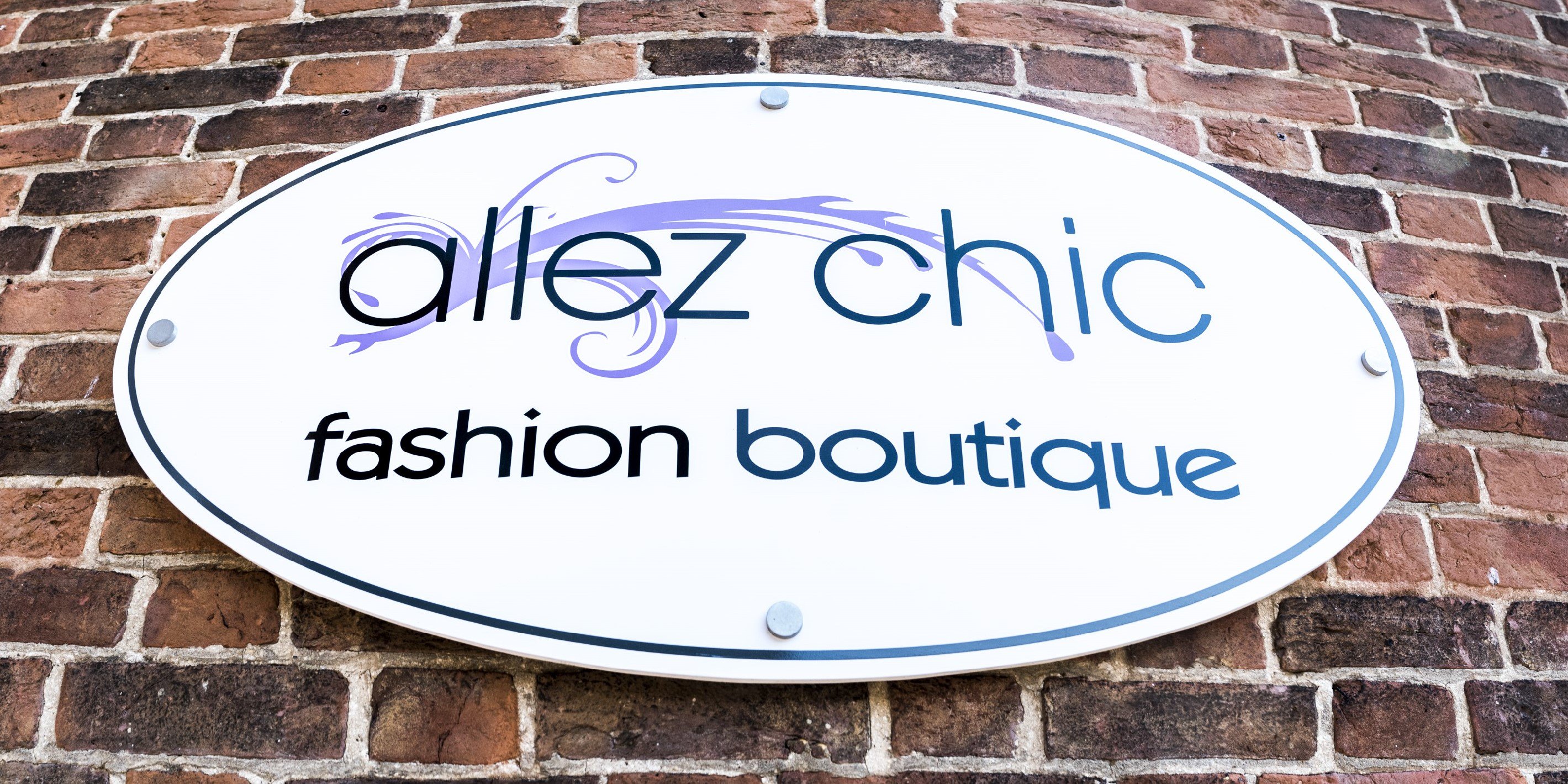 AllezChic's profile banner image