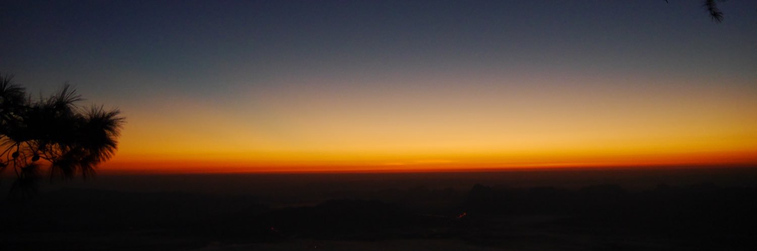 G banner