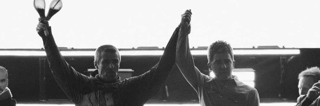 Gise 💫 oasis x2 🇦🇷 hugged by NG banner