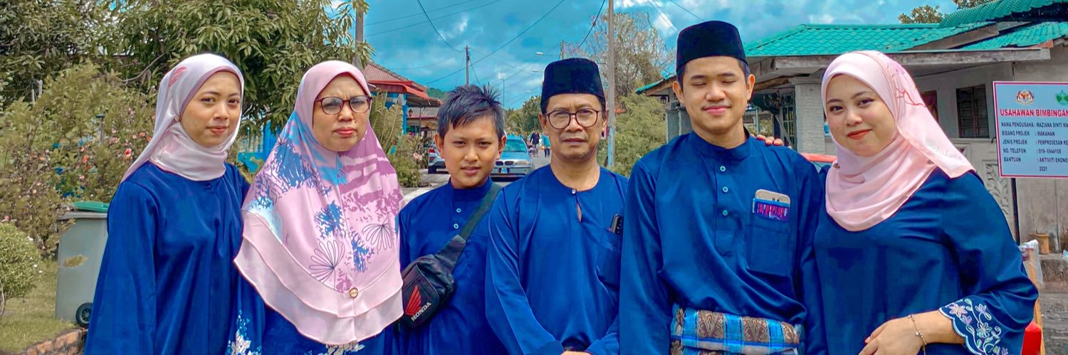 izzah_lah's profile banner image