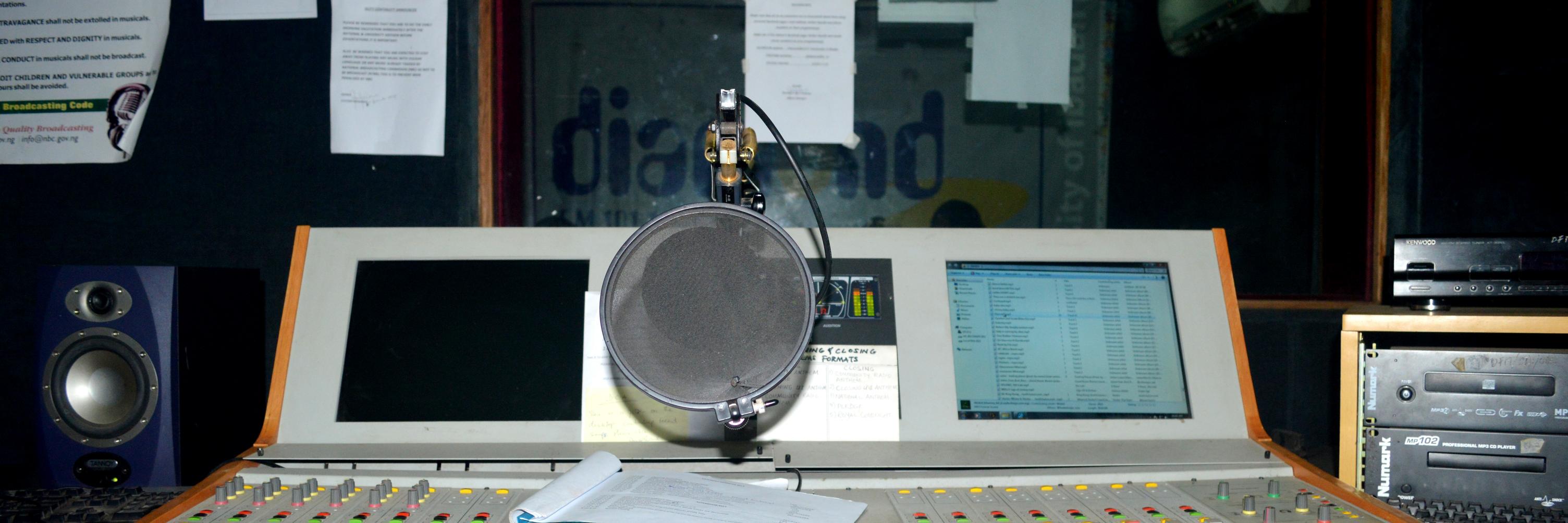 DIAMONDFM_UI's profile banner image