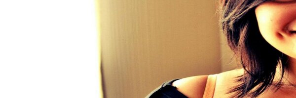 deeeeeeeeeesi Profile Banner