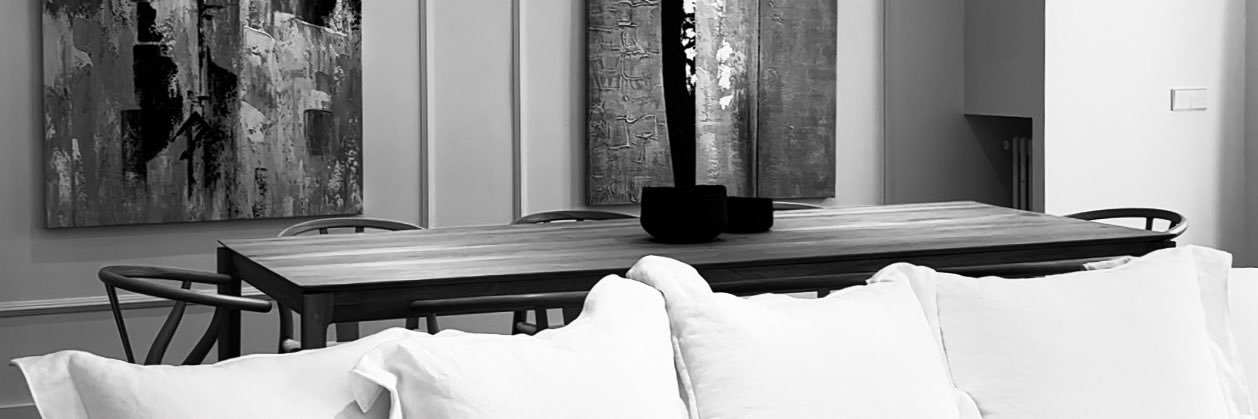 M banner