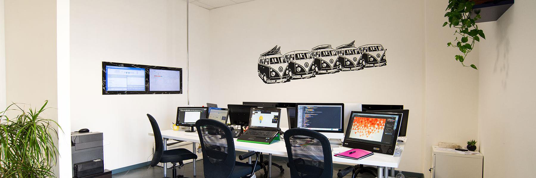 AleMarWeb's profile banner image