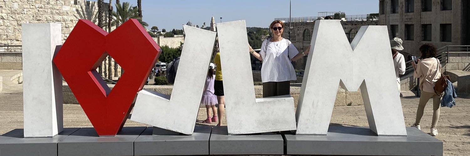 alisajbond's profile banner image